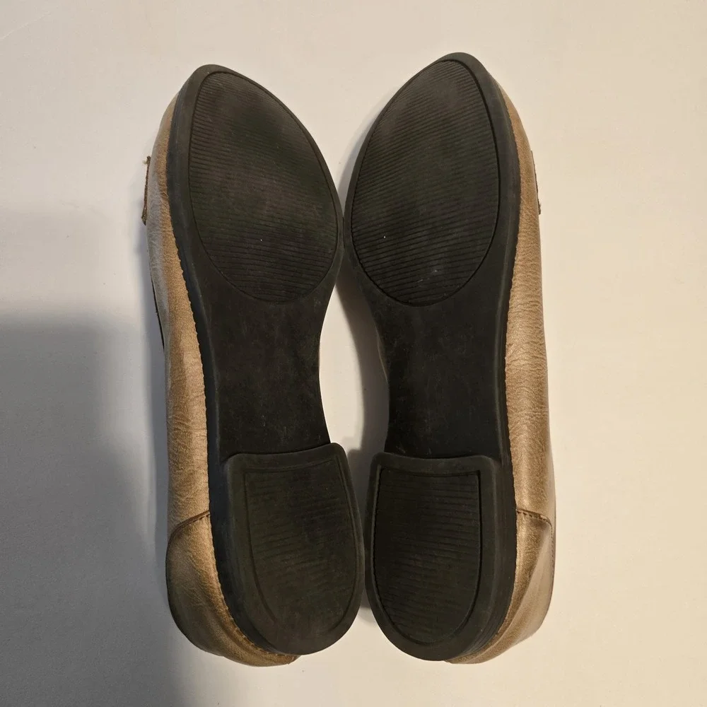 Tan Faux Leather Penny Loafers with Floral Lining and Fringe Detail 7.5‎